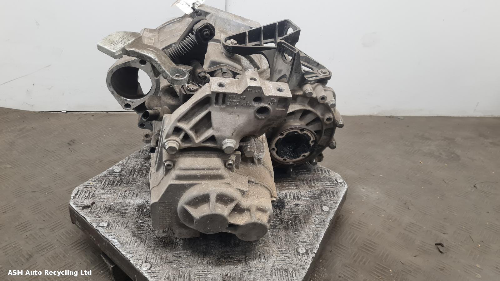 View Auto part Gearbox Volkswagen Golf 2019
