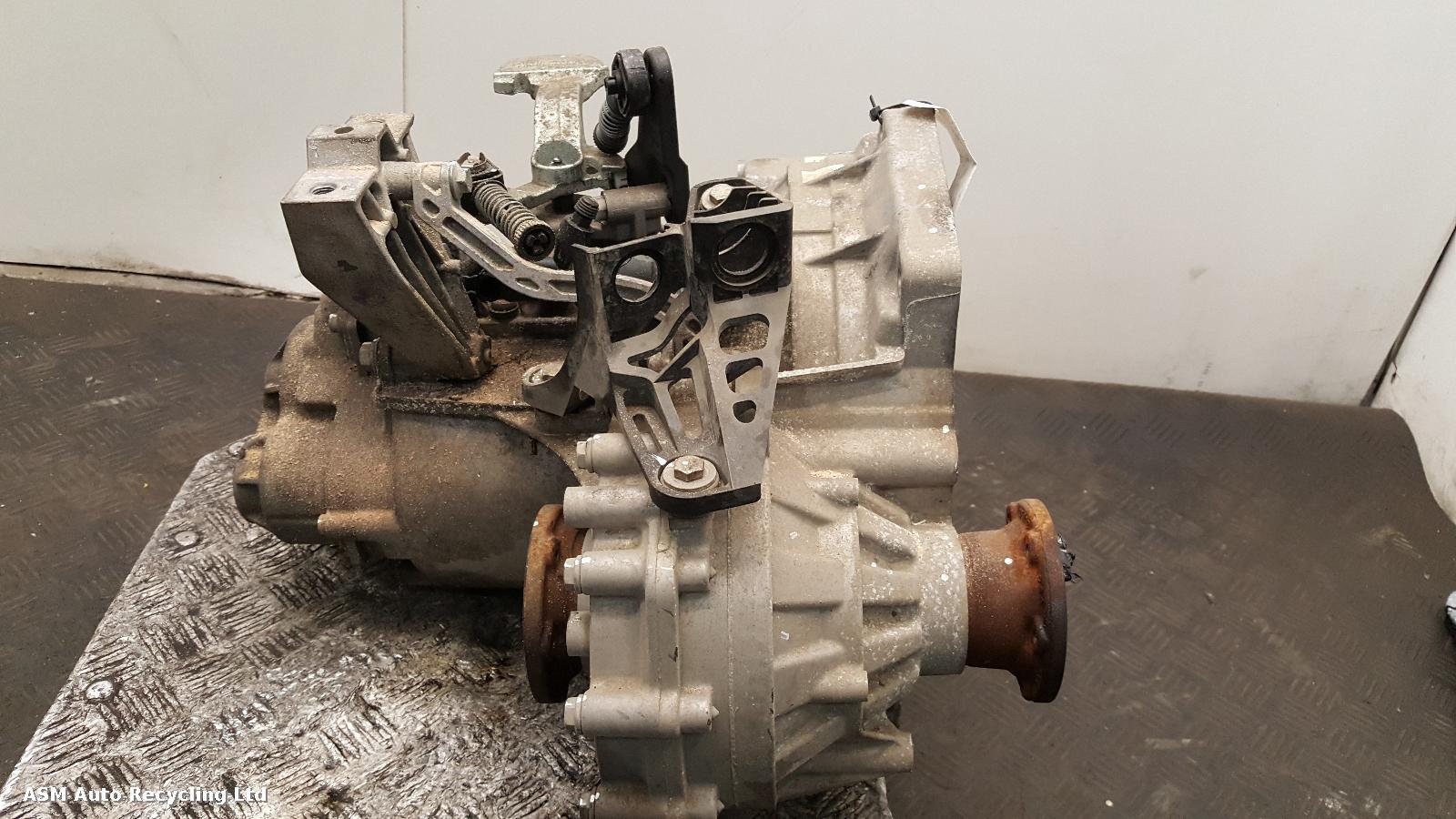 View Auto part Gearbox Volkswagen Golf 2019