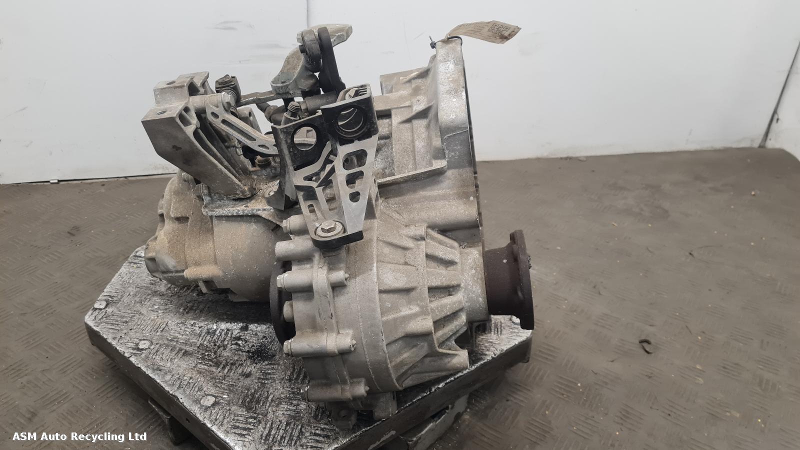 View Auto part Gearbox Volkswagen Golf 2019