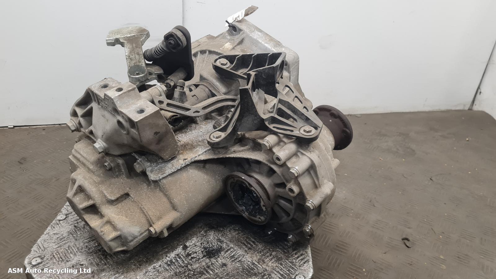 View Auto part Gearbox Volkswagen Golf 2019