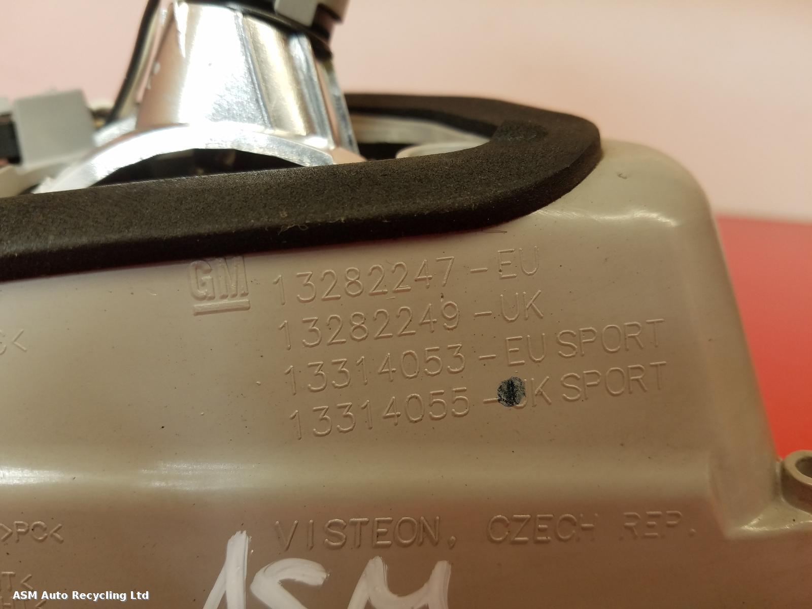 View Auto part R Taillight Vauxhall Astra 2011