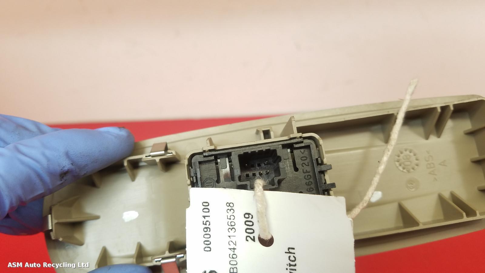 View Auto part Elect. Window Switch Renault Megane 2009