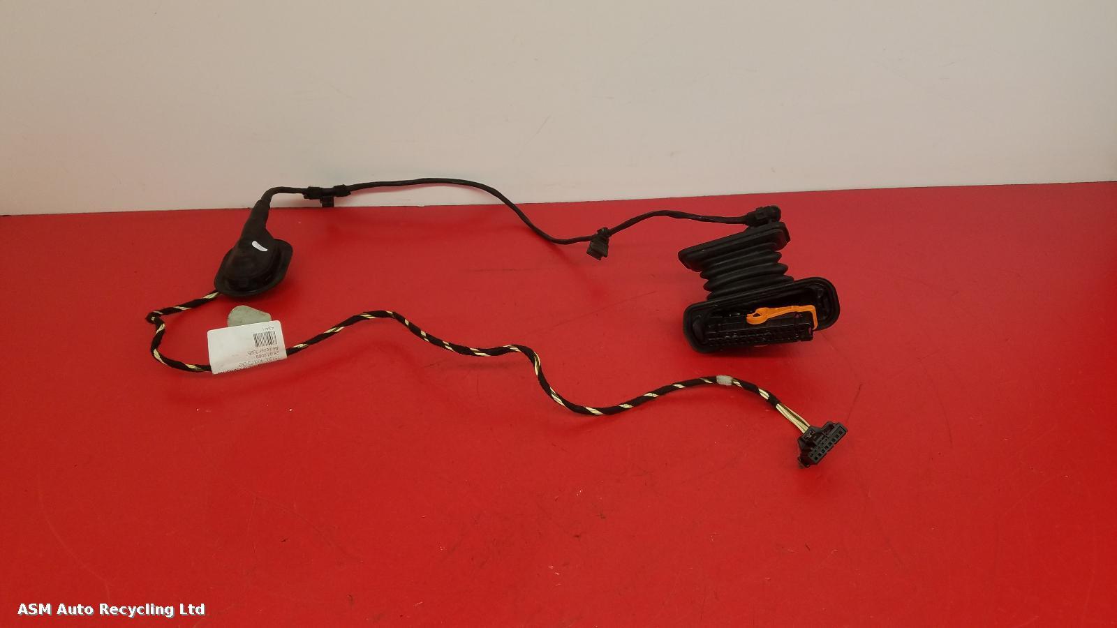 View Auto part Misc Volkswagen Golf 2009