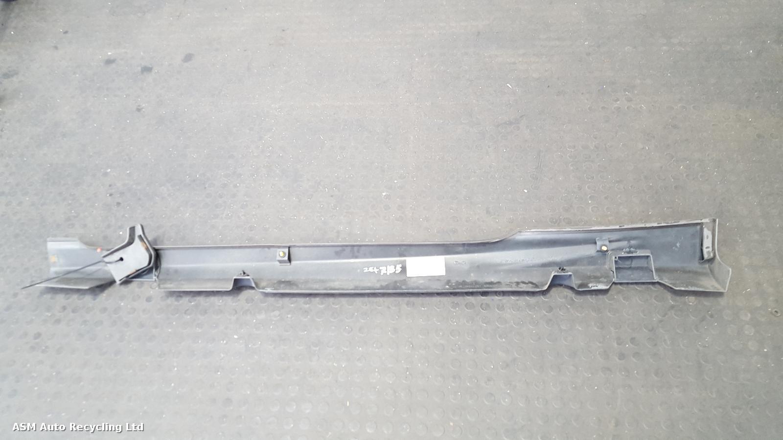 View Auto part Side Skirt Ford Fiesta 2011