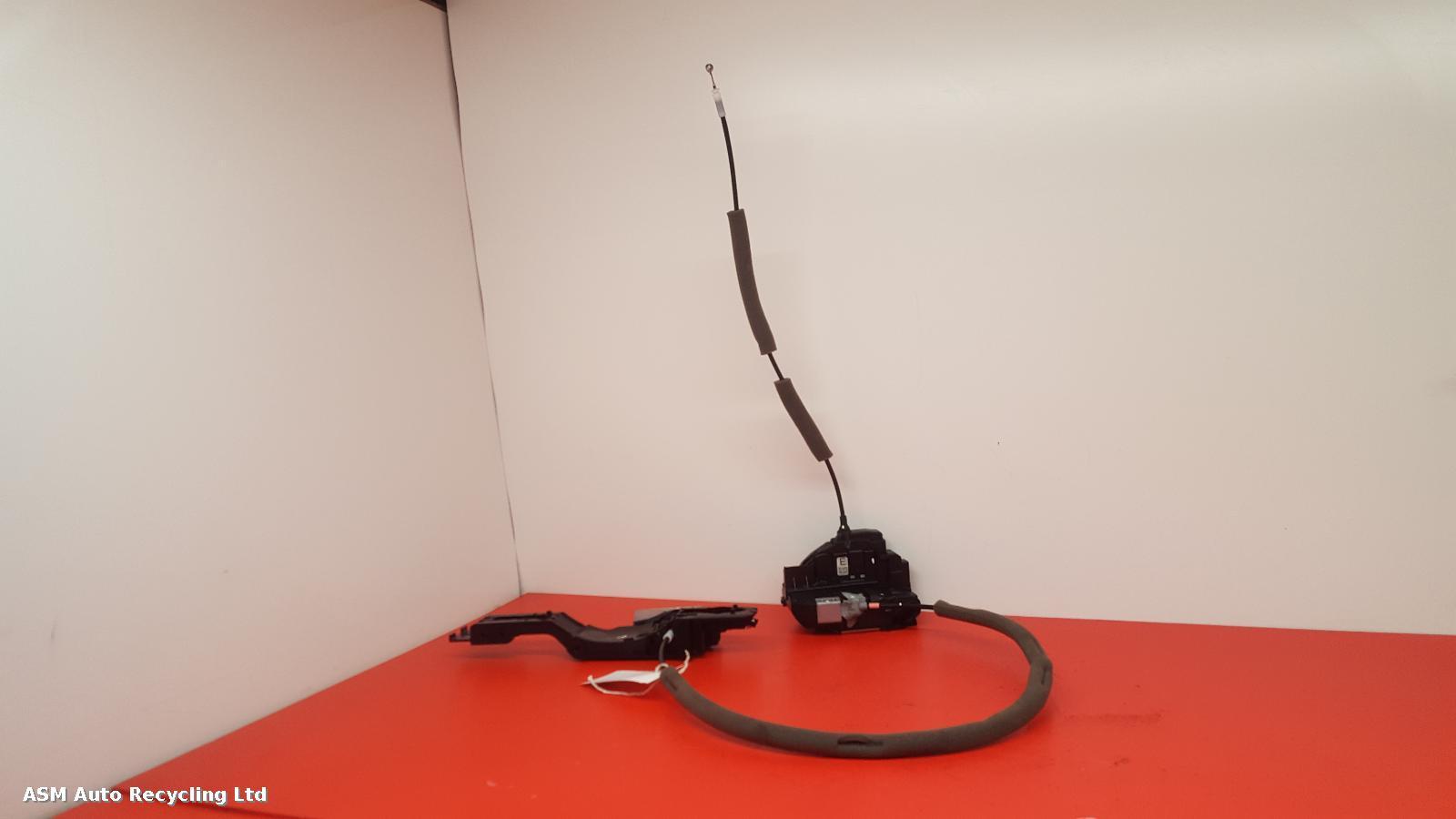 View Auto part Door Lock Assembly Nissan Leaf 2021