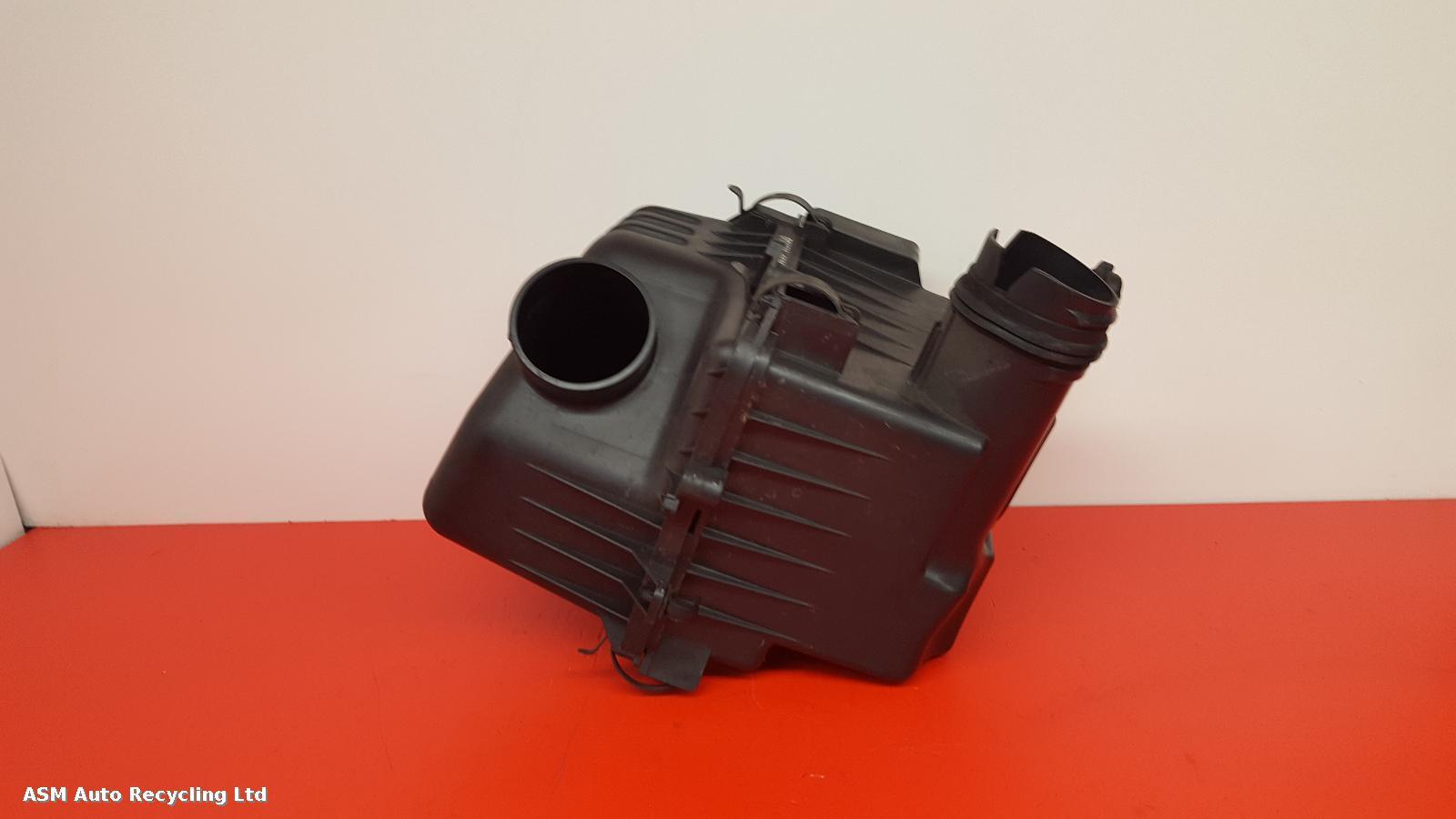 View Auto part Air Cleaner/Box Hyundai I30 2012