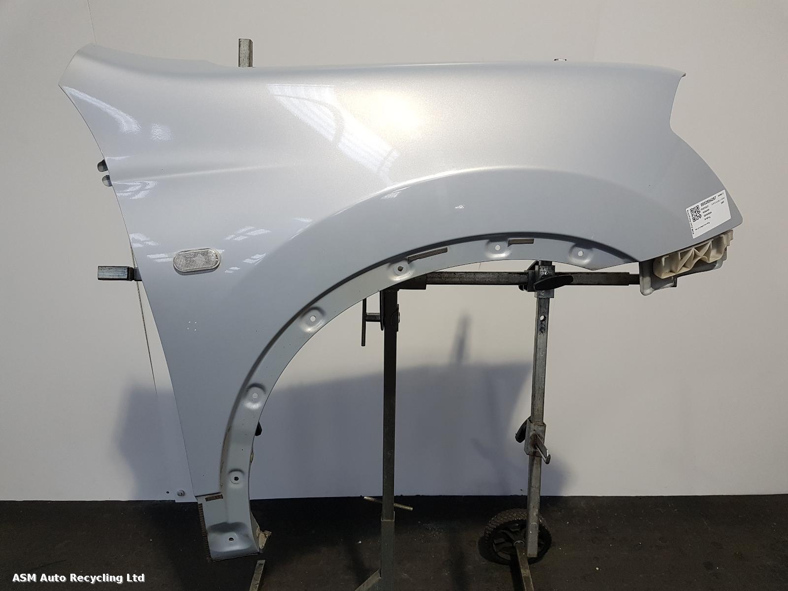 View Auto part R Wing Nissan Qashqai 2007