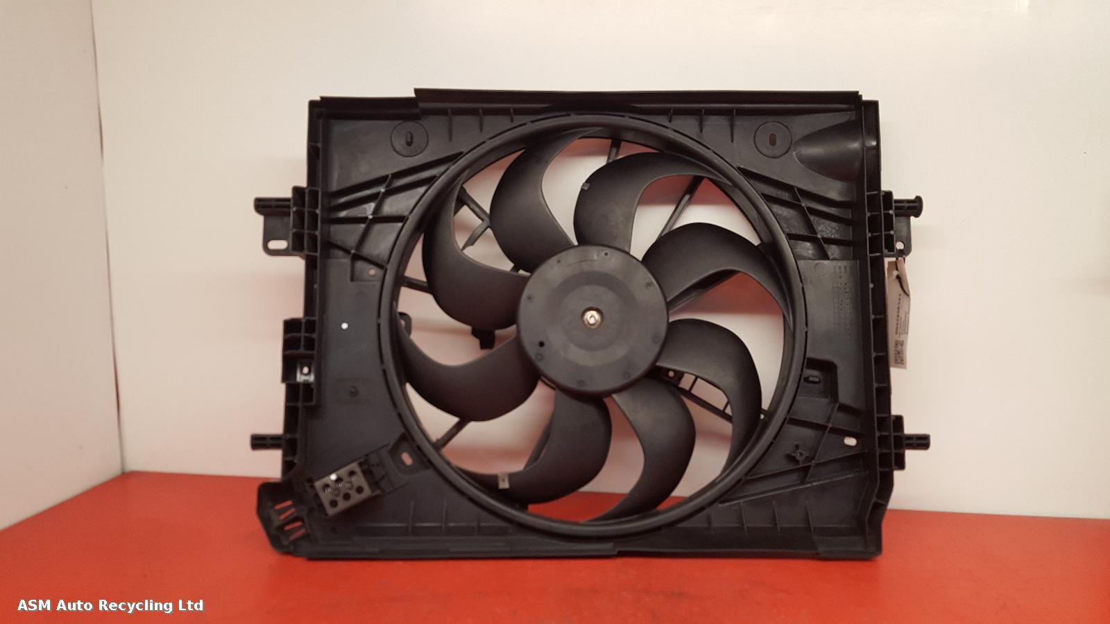 View Auto part Engine Cooling Motor Dacia Sandero 2015
