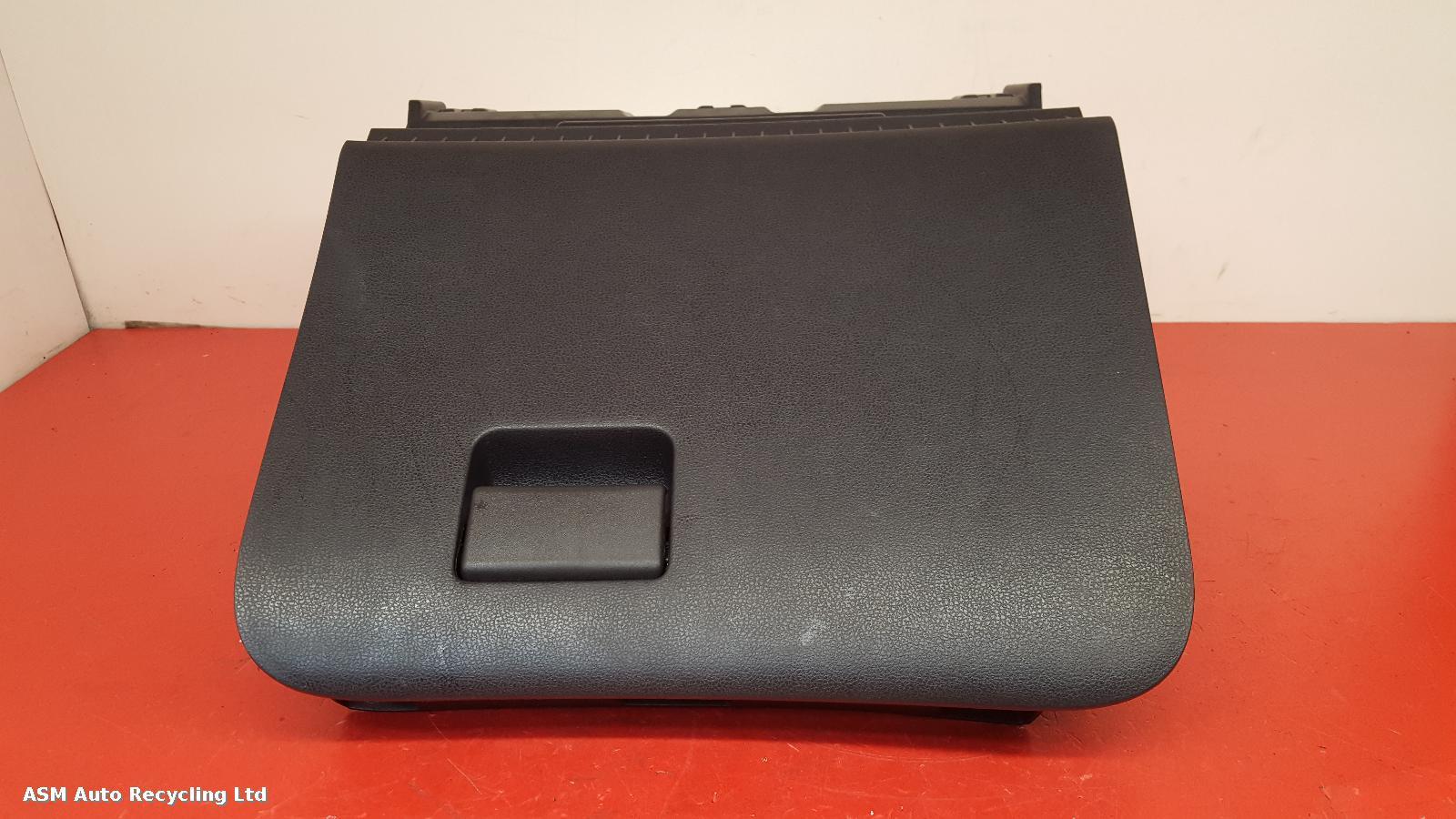 View Auto part Glove Box Nissan Juke 2014