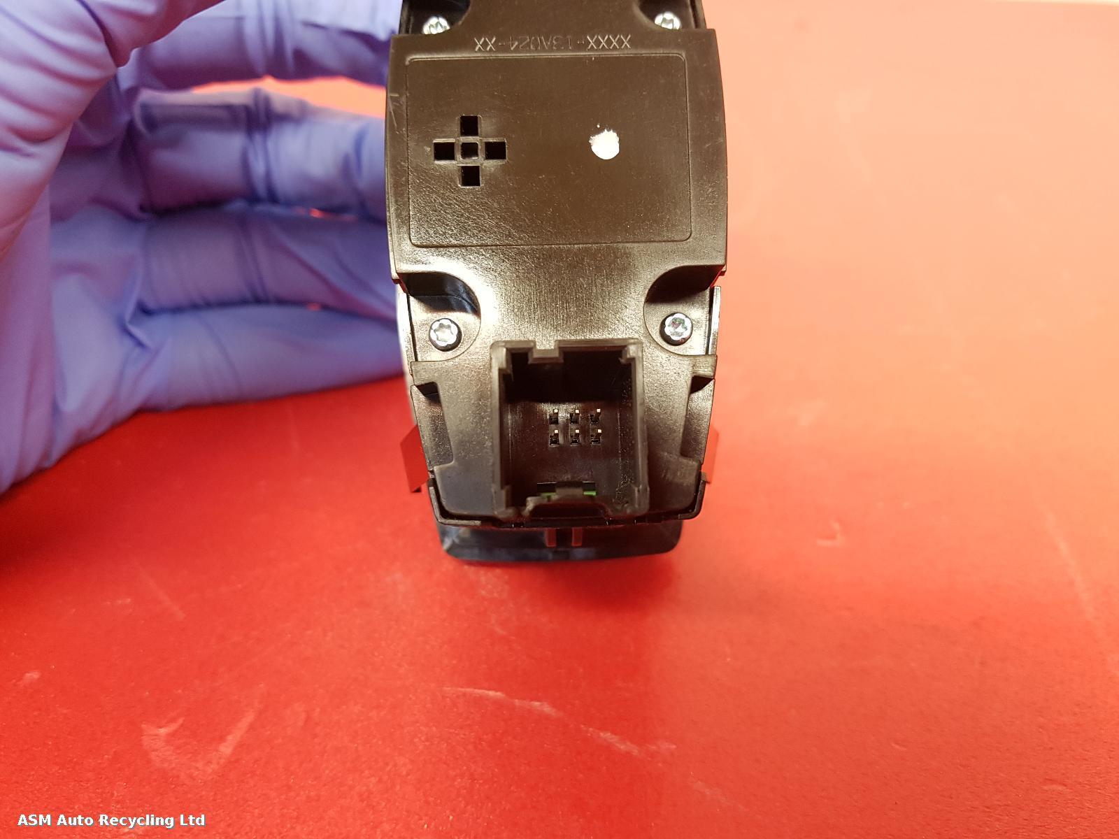 View Auto part Headlight Switch Ford Focus 2015