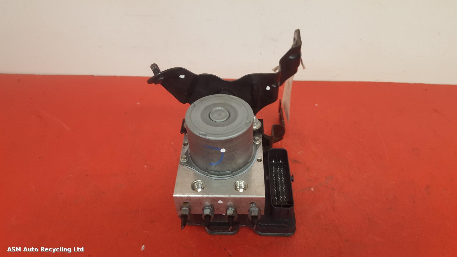 View Auto part ABS Pump/Modulator Jaguar Xe 2017