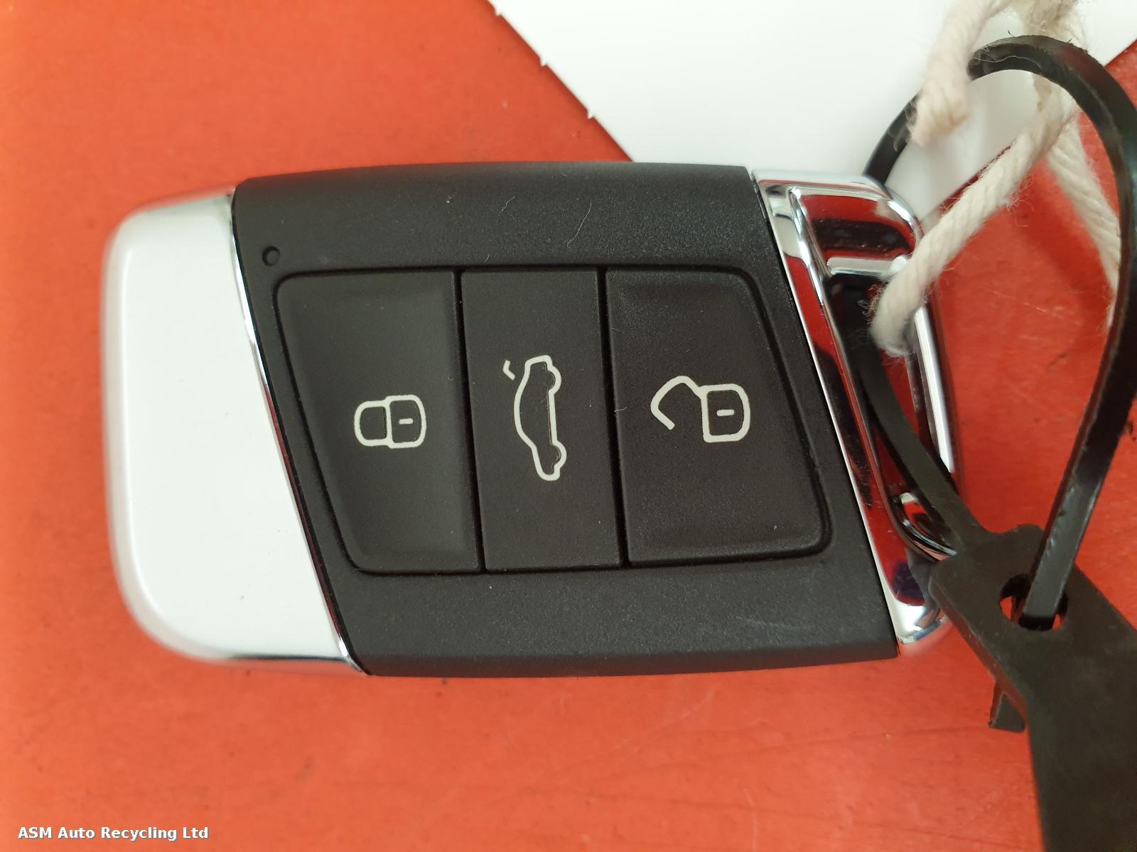 View Auto part Key Fob/Remote Volkswagen Golf 2018