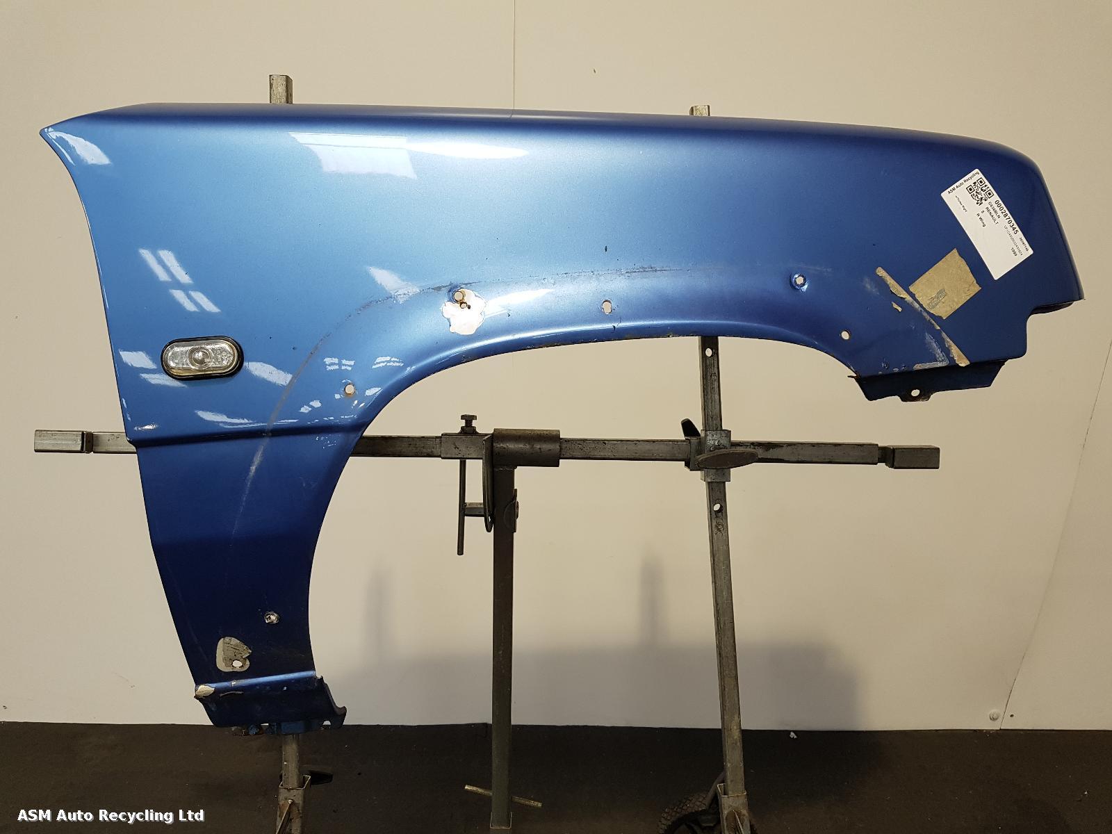 View Auto part R Wing Renault 5  1990