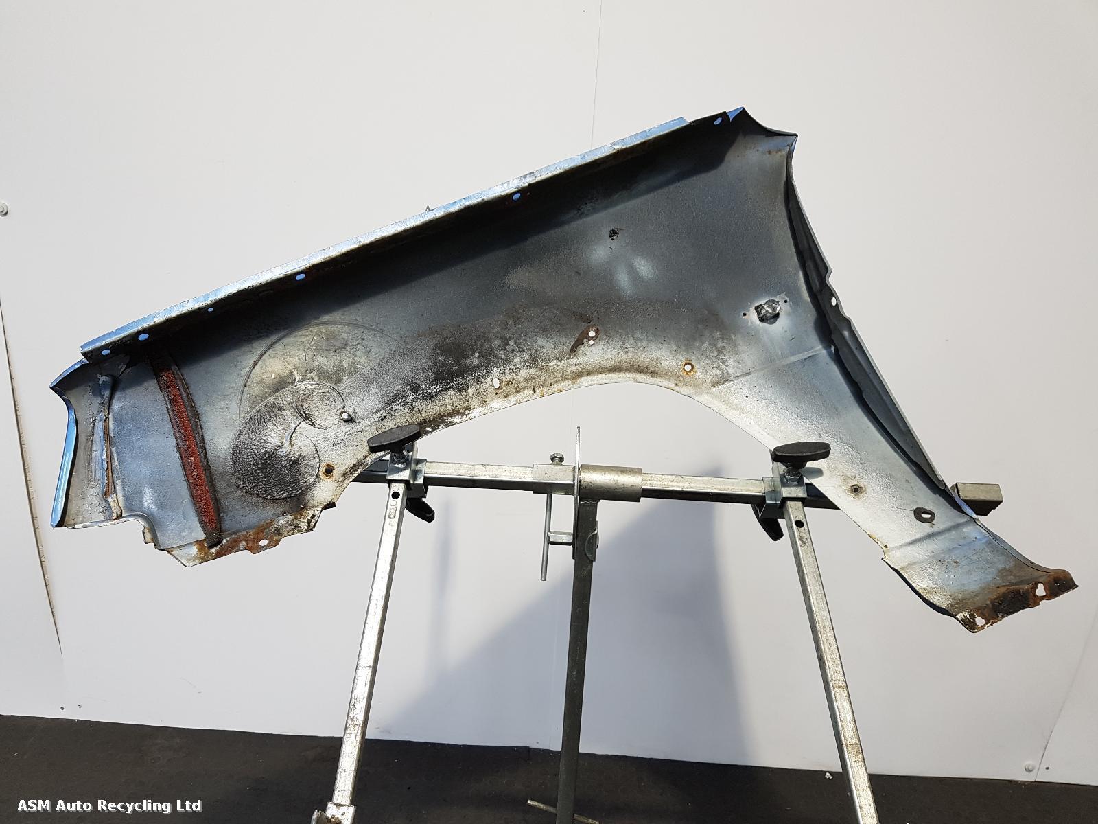View Auto part R Wing Renault 5  1990