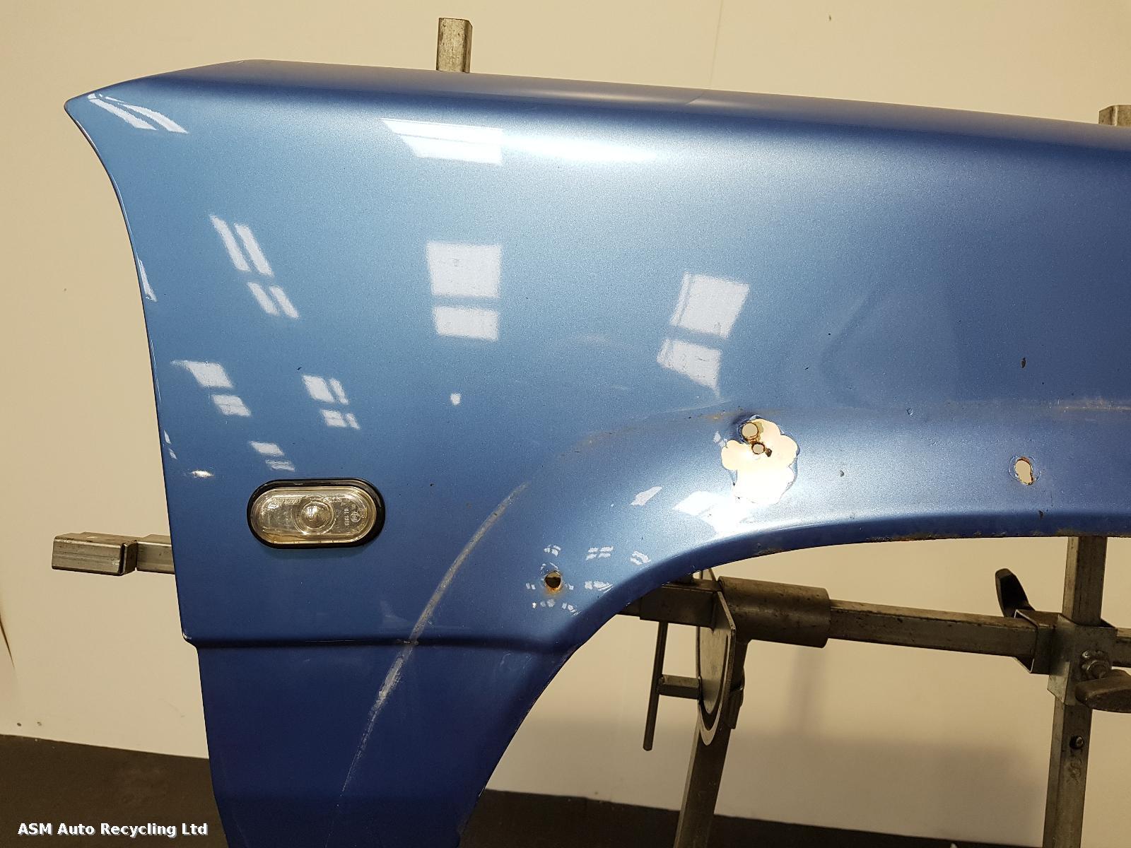 View Auto part R Wing Renault 5  1990