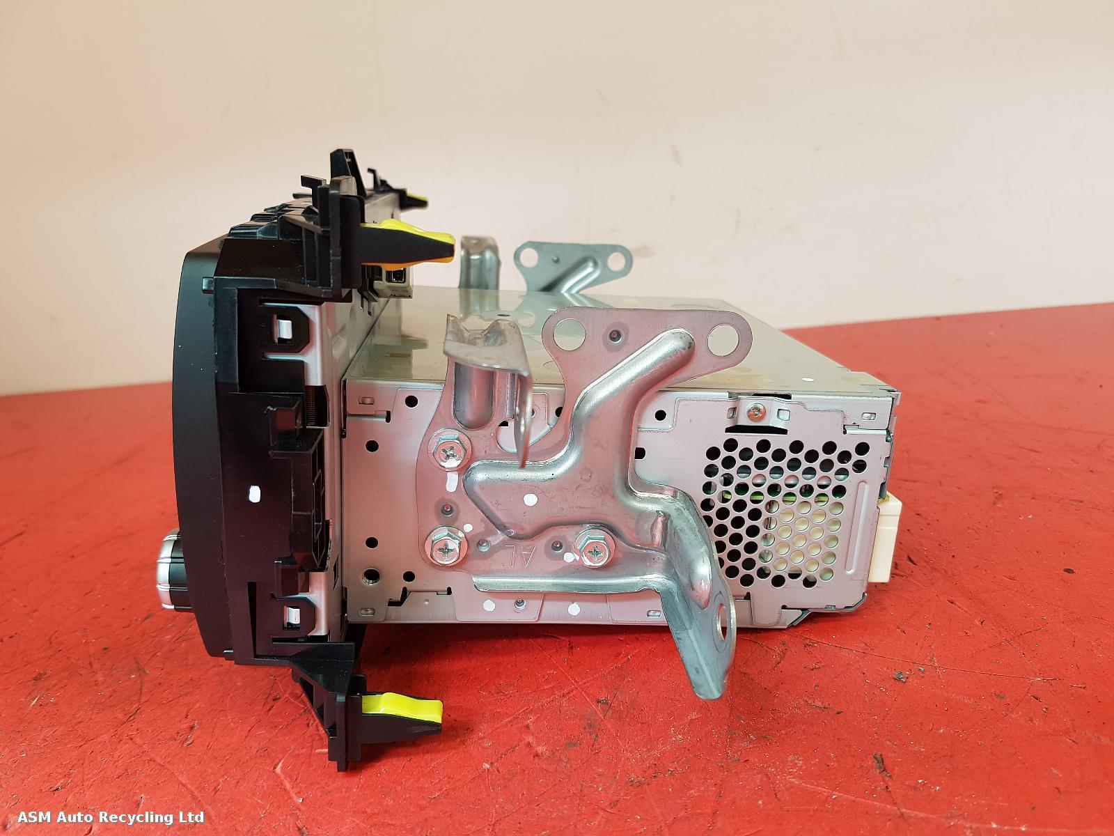 View Auto part Radio Display Toyota Yaris 2015