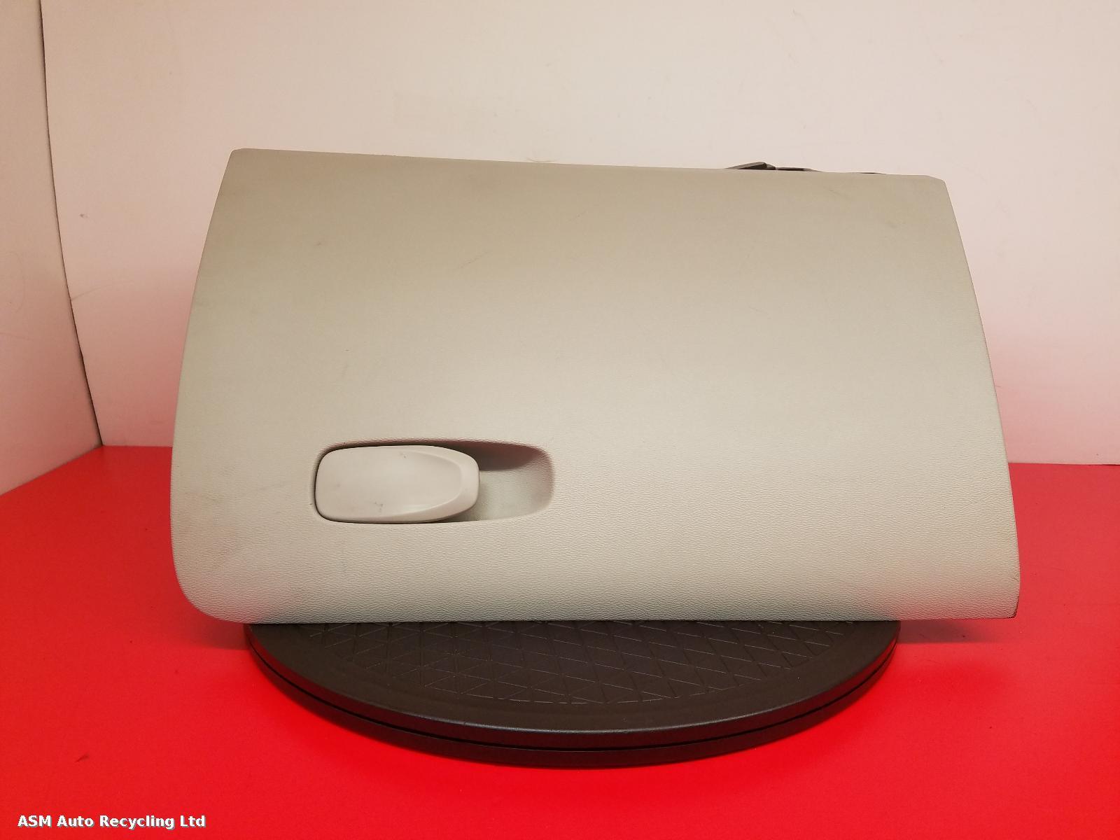 View Auto part Glove Box Volvo V60 2018