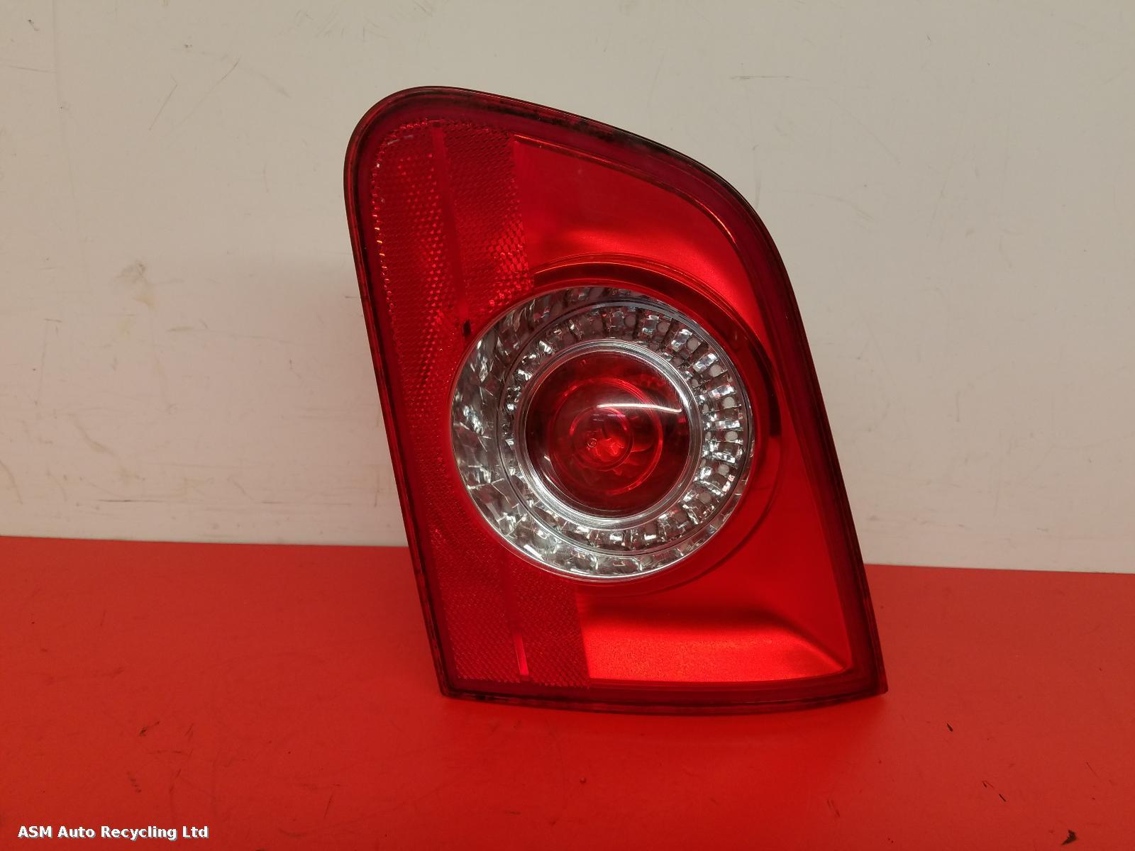 View Auto part R Taillight Volkswagen Passat 2009