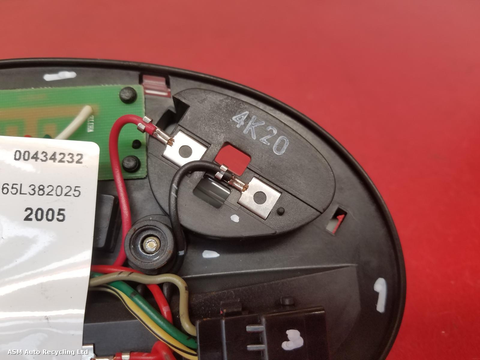 View Auto part Courtesy Light Vauxhall Monaro 2005