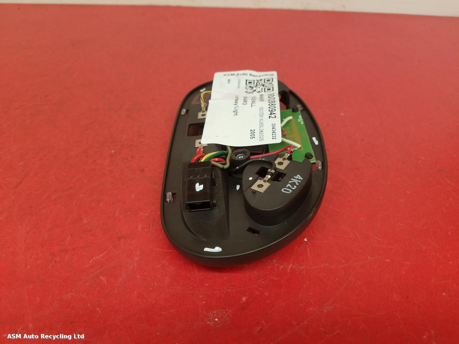View Auto part Courtesy Light Vauxhall Monaro 2005