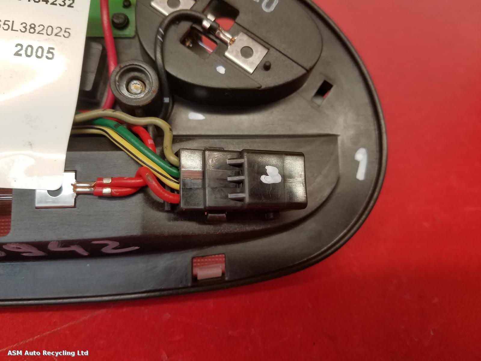 View Auto part Courtesy Light Vauxhall Monaro 2005