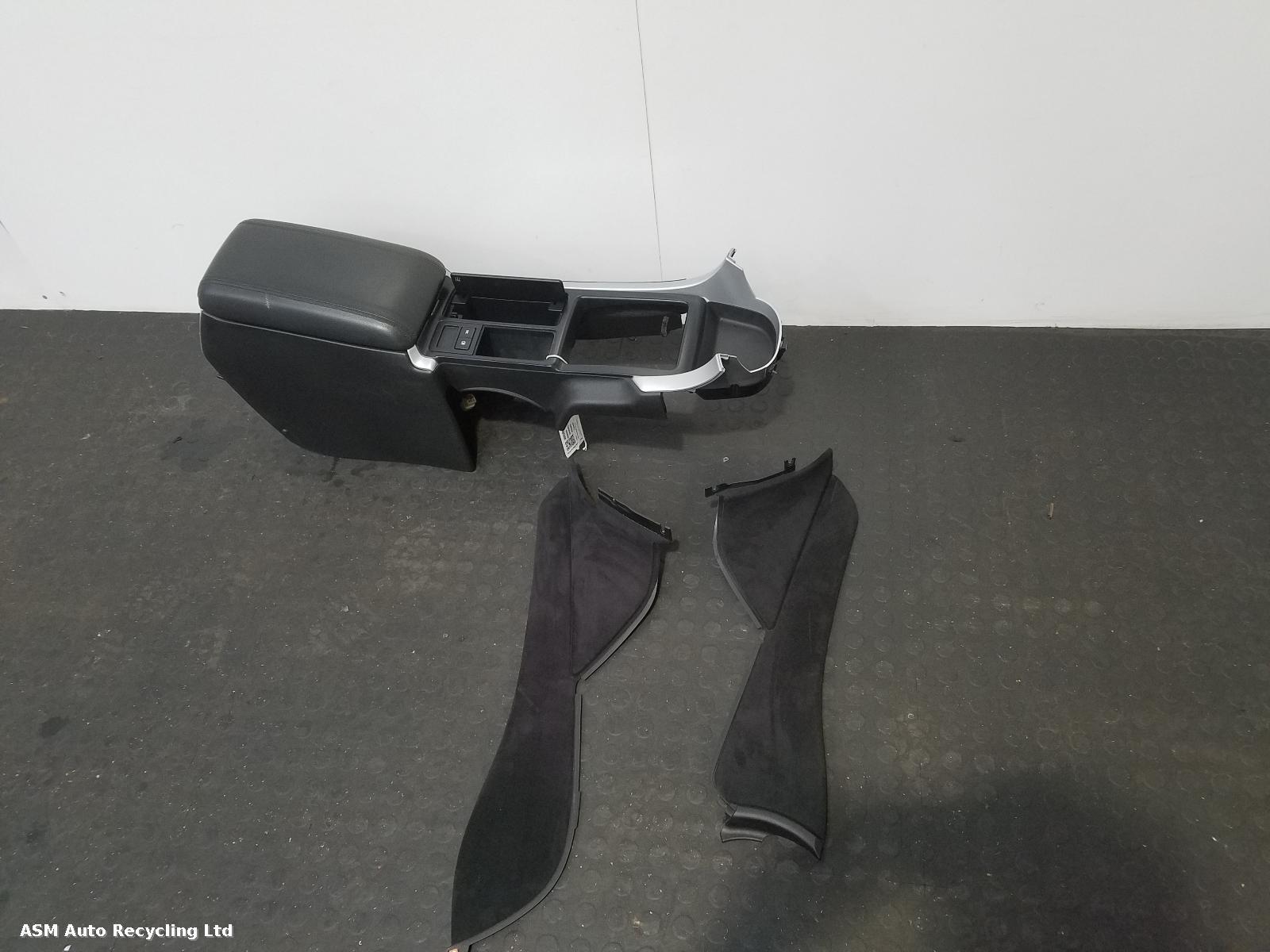 View Auto part Console Vauxhall Monaro 2005