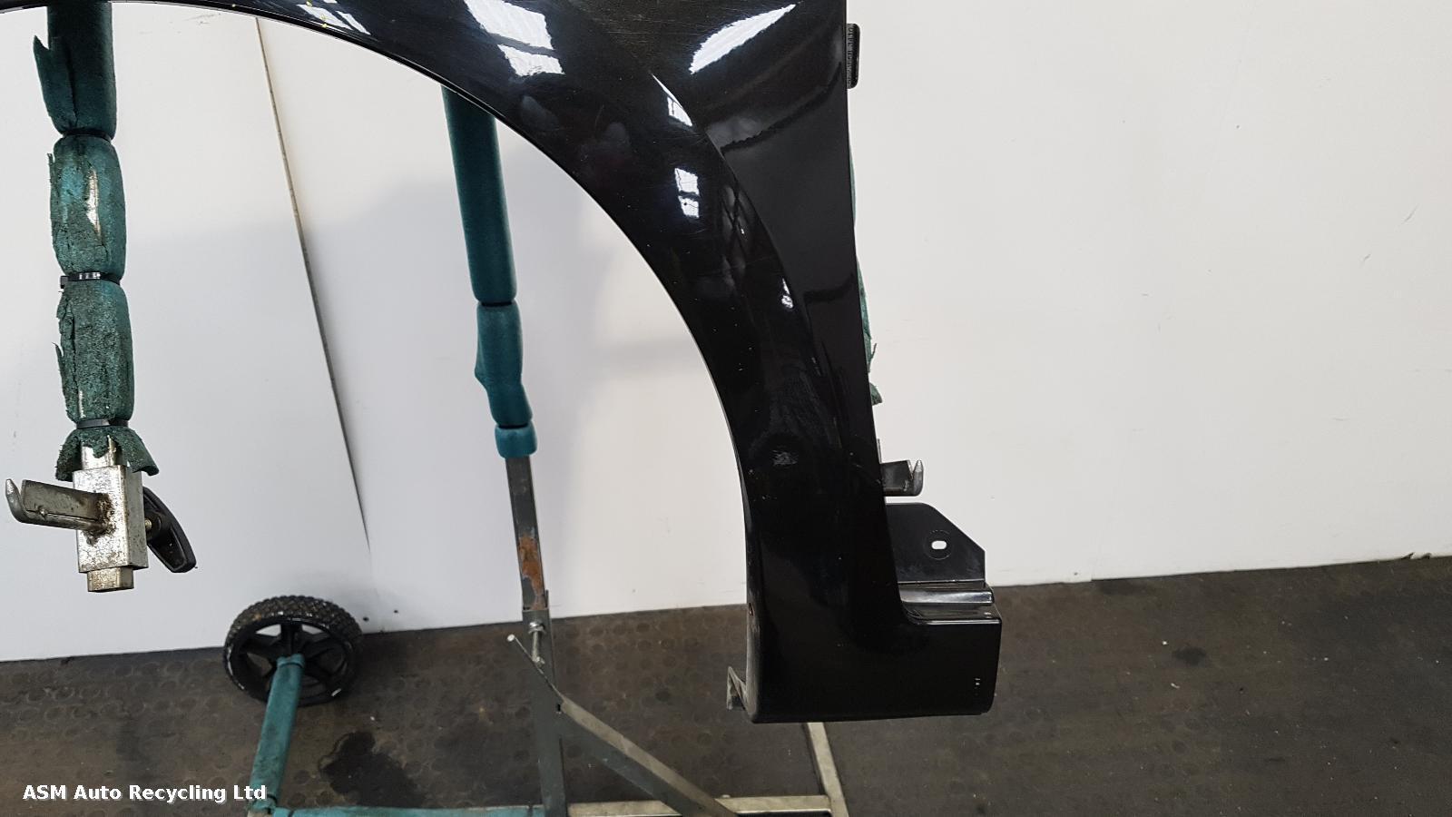 View Auto part L Wing Renault Wind 2010
