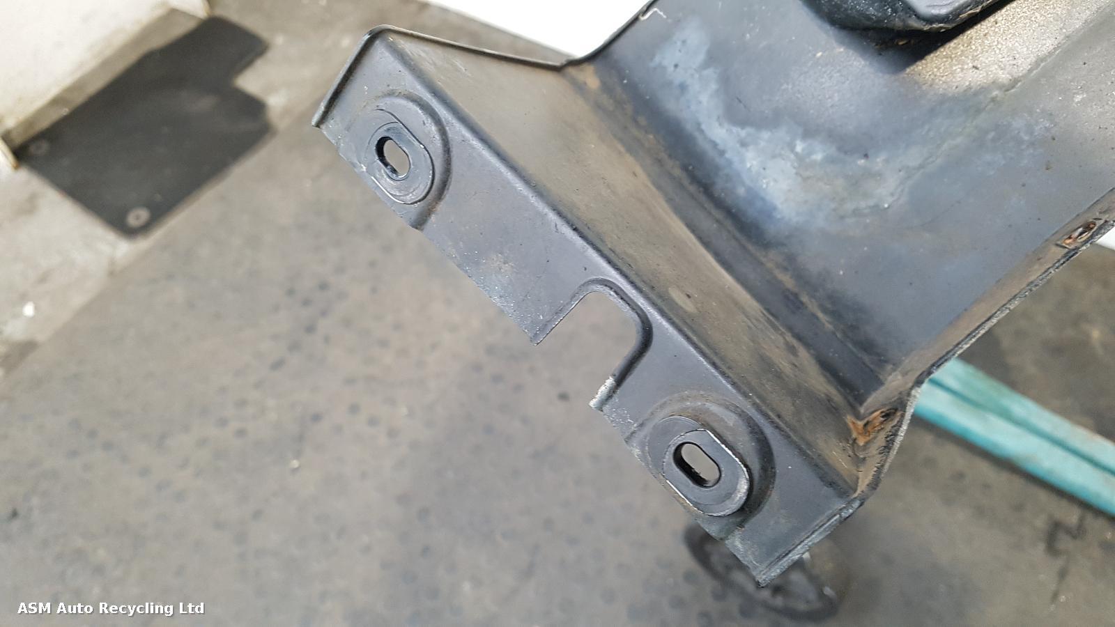 View Auto part L Wing Renault Wind 2010