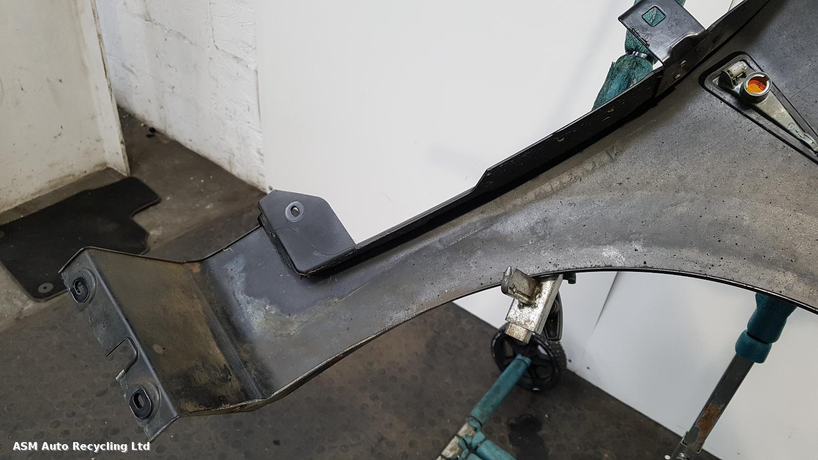 View Auto part L Wing Renault Wind 2010