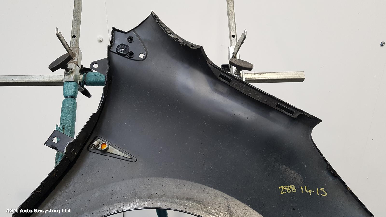 View Auto part L Wing Renault Wind 2010