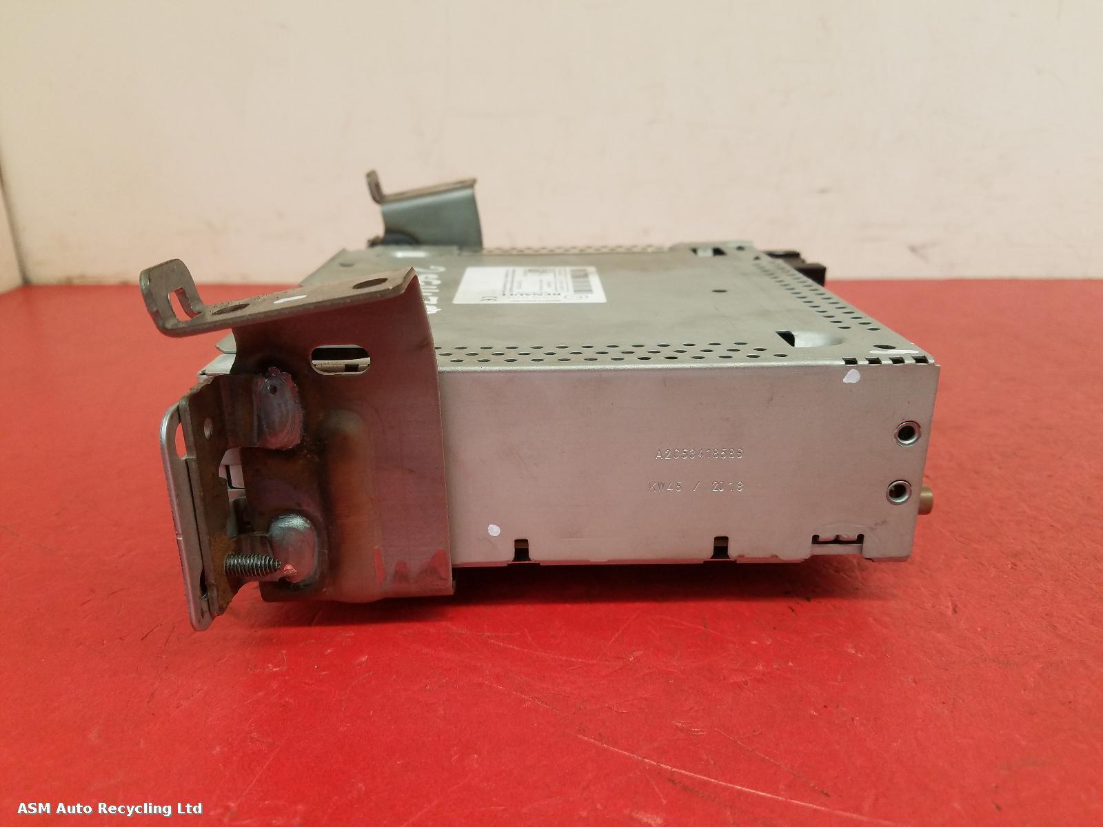 View Auto part Radio Display Renault Captur 2019