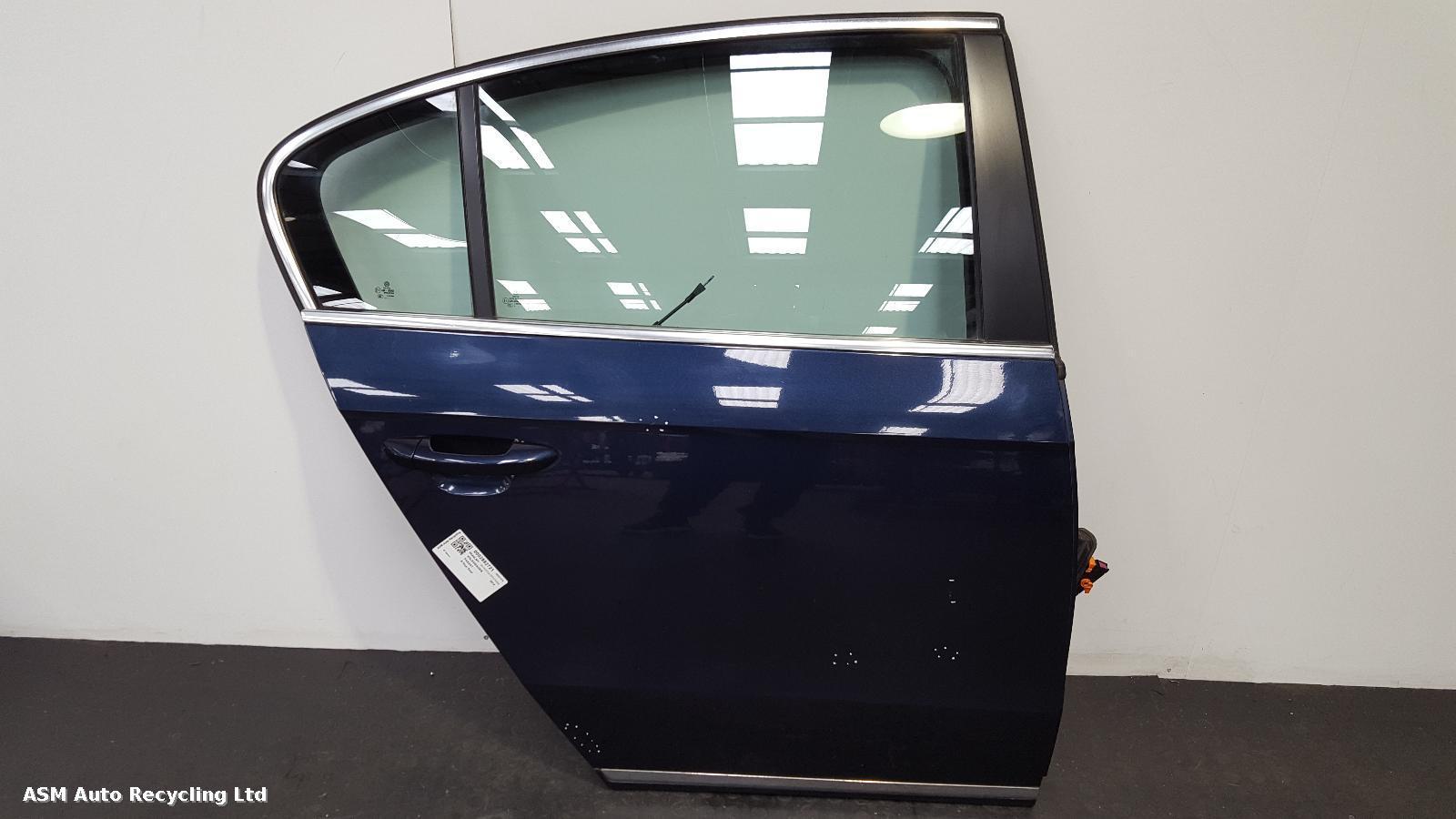 View Auto part R Rear Door Volkswagen Passat 2014