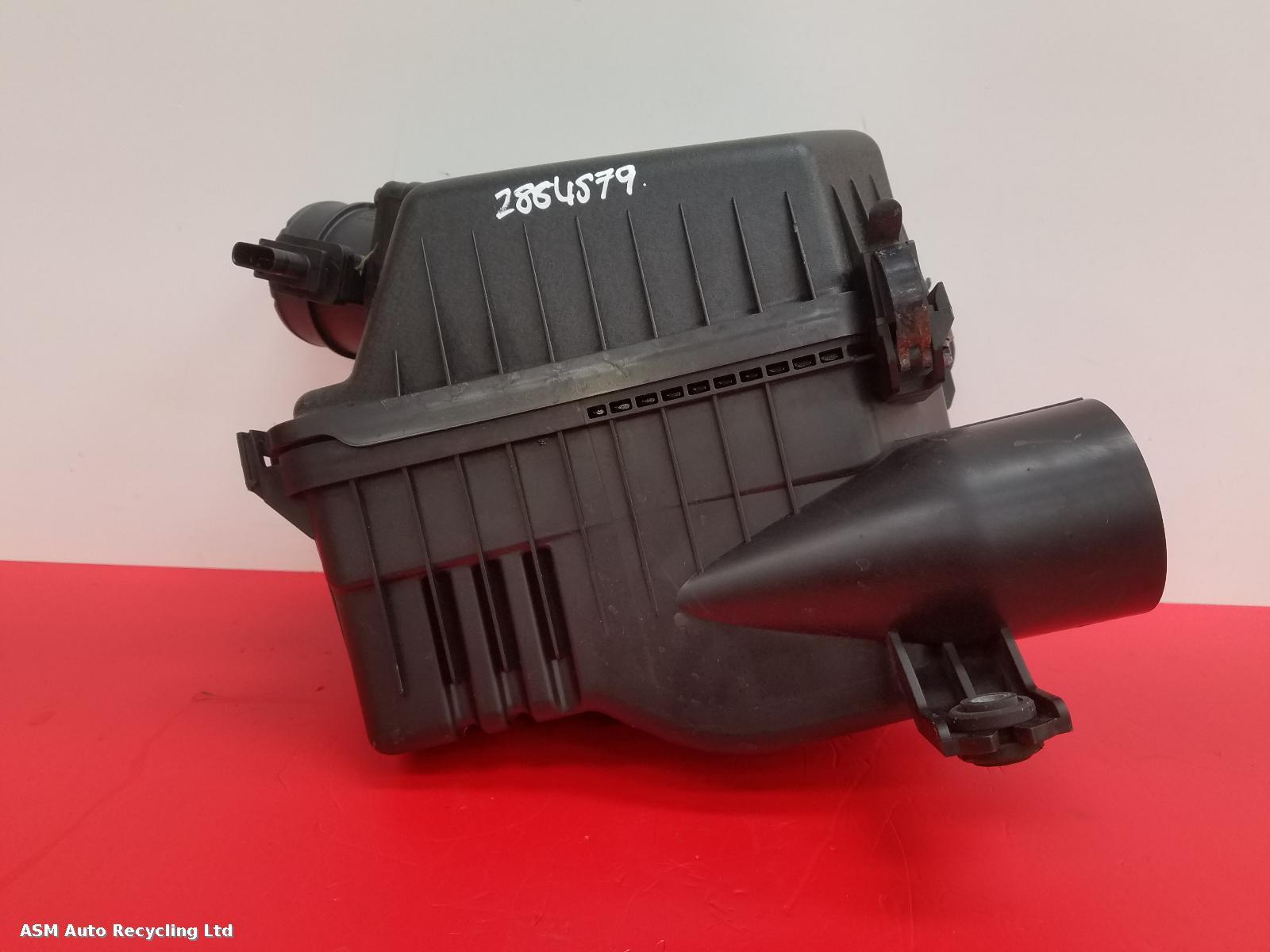 View Auto part Air Cleaner/Box Hyundai I30 2015