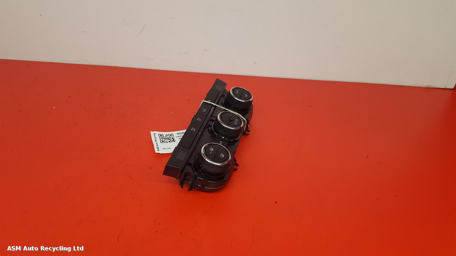 View Auto part Heater/AC Controller Skoda Octavia 2013