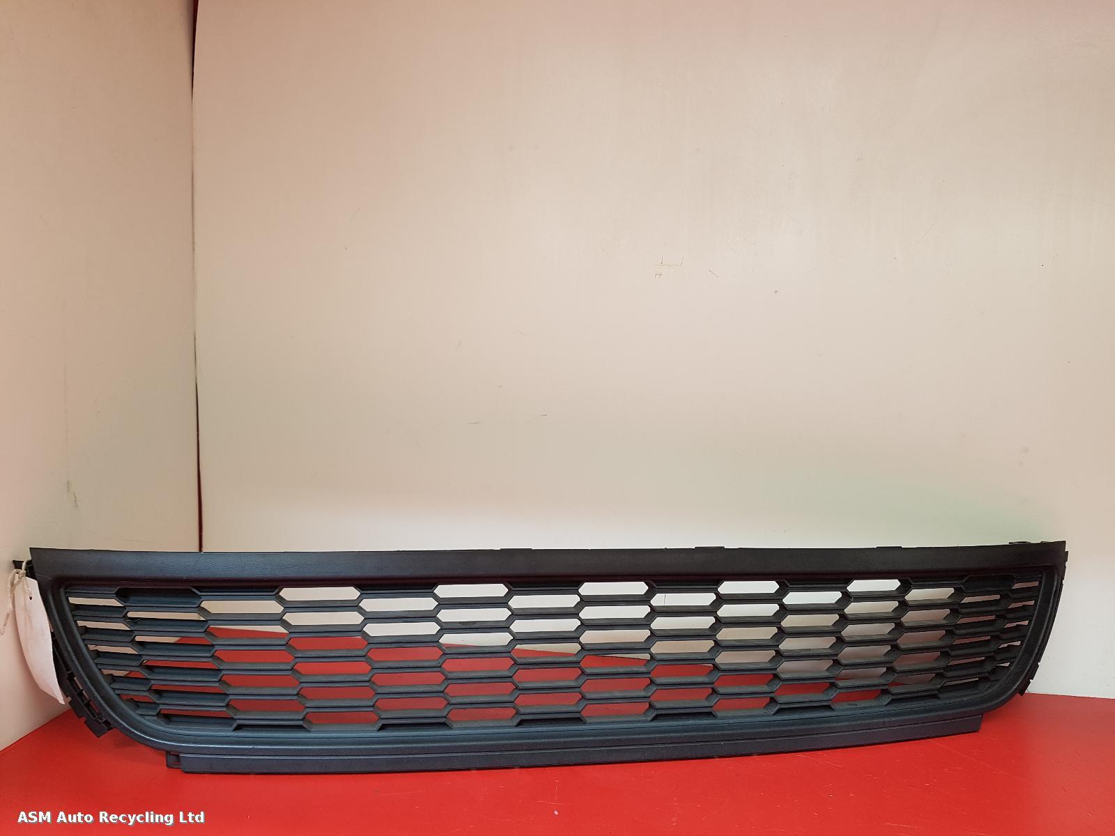 View Auto part Grille Hyundai I20 2010