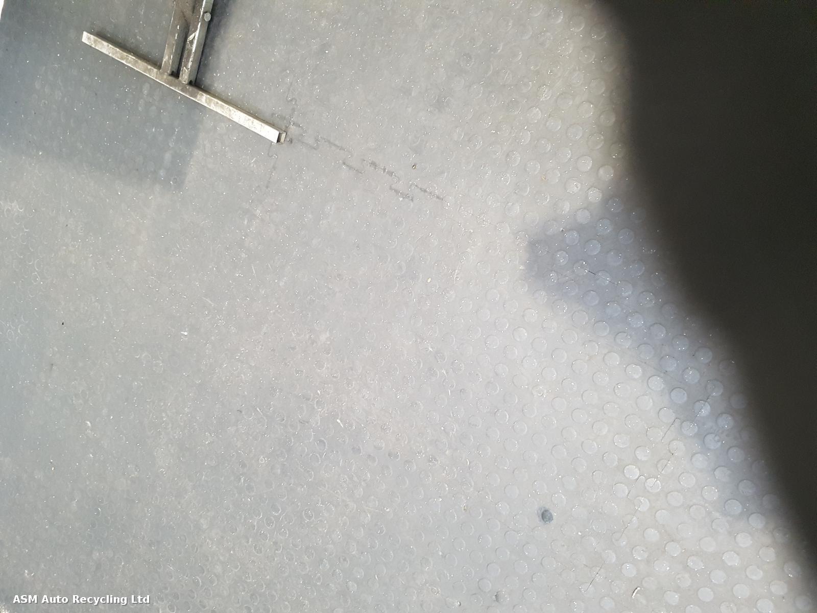 View Auto part RR Quarter Light Renault Trafic 2014