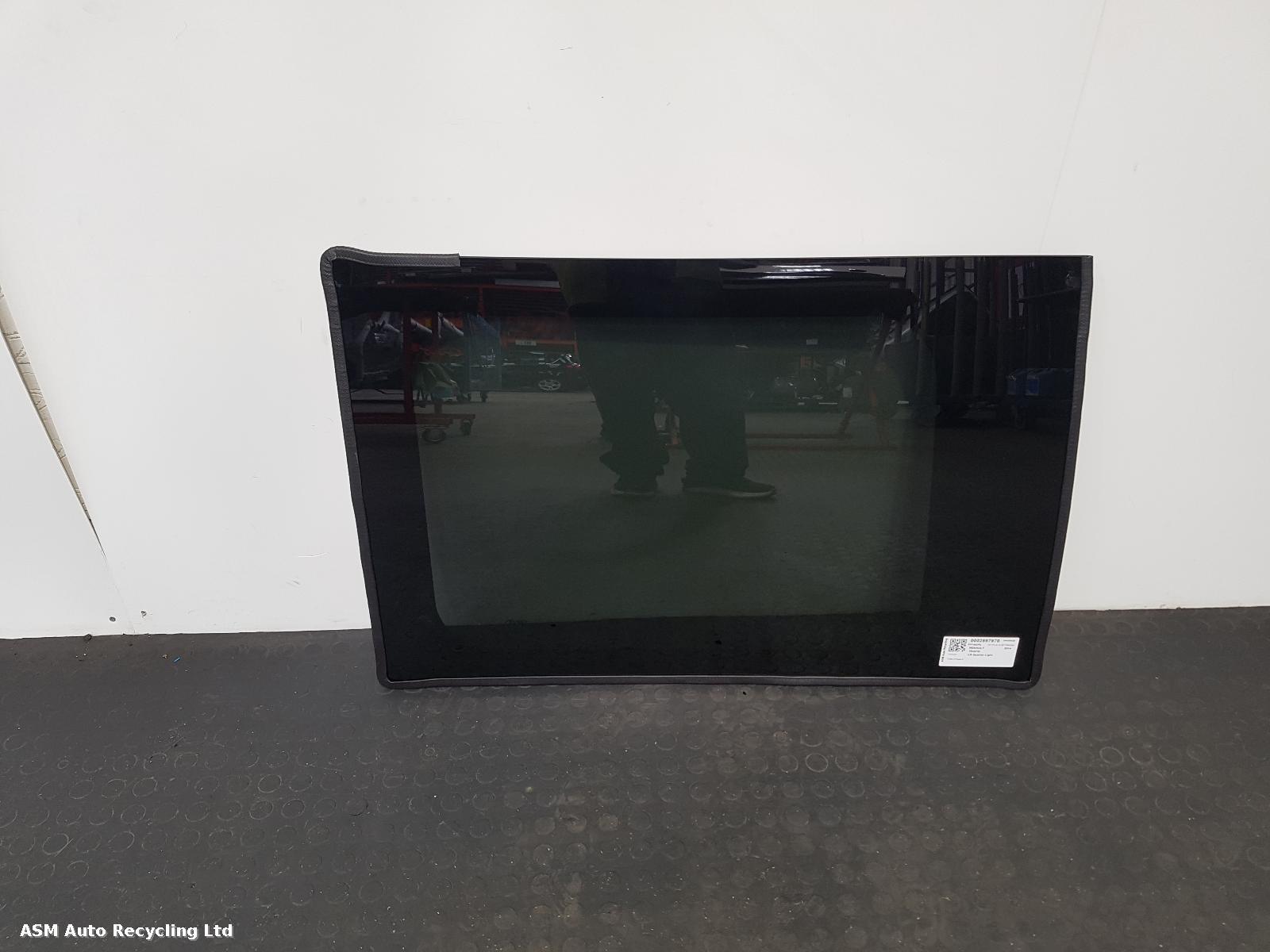 View Auto part LR Quarter Light Renault Trafic 2014