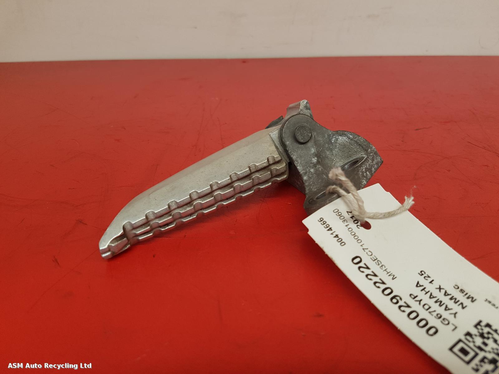 View Auto part Left Footrest Yamaha Nmax 125 2017