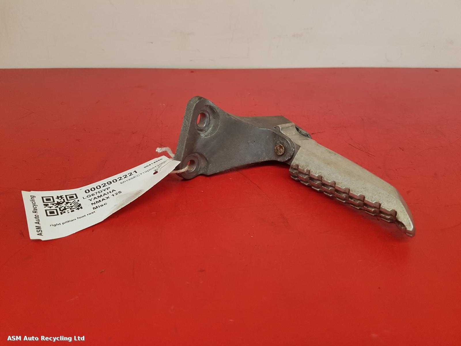 View Auto part Right Footrest Yamaha Nmax 125 2017