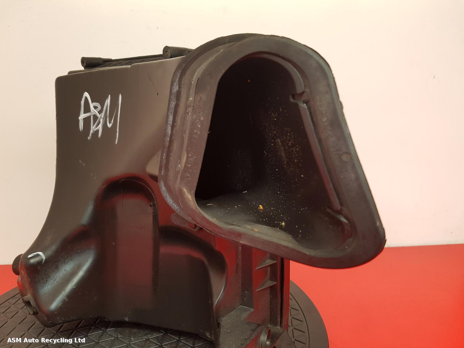 View Auto part Air Cleaner/Box Vauxhall Astra 2011