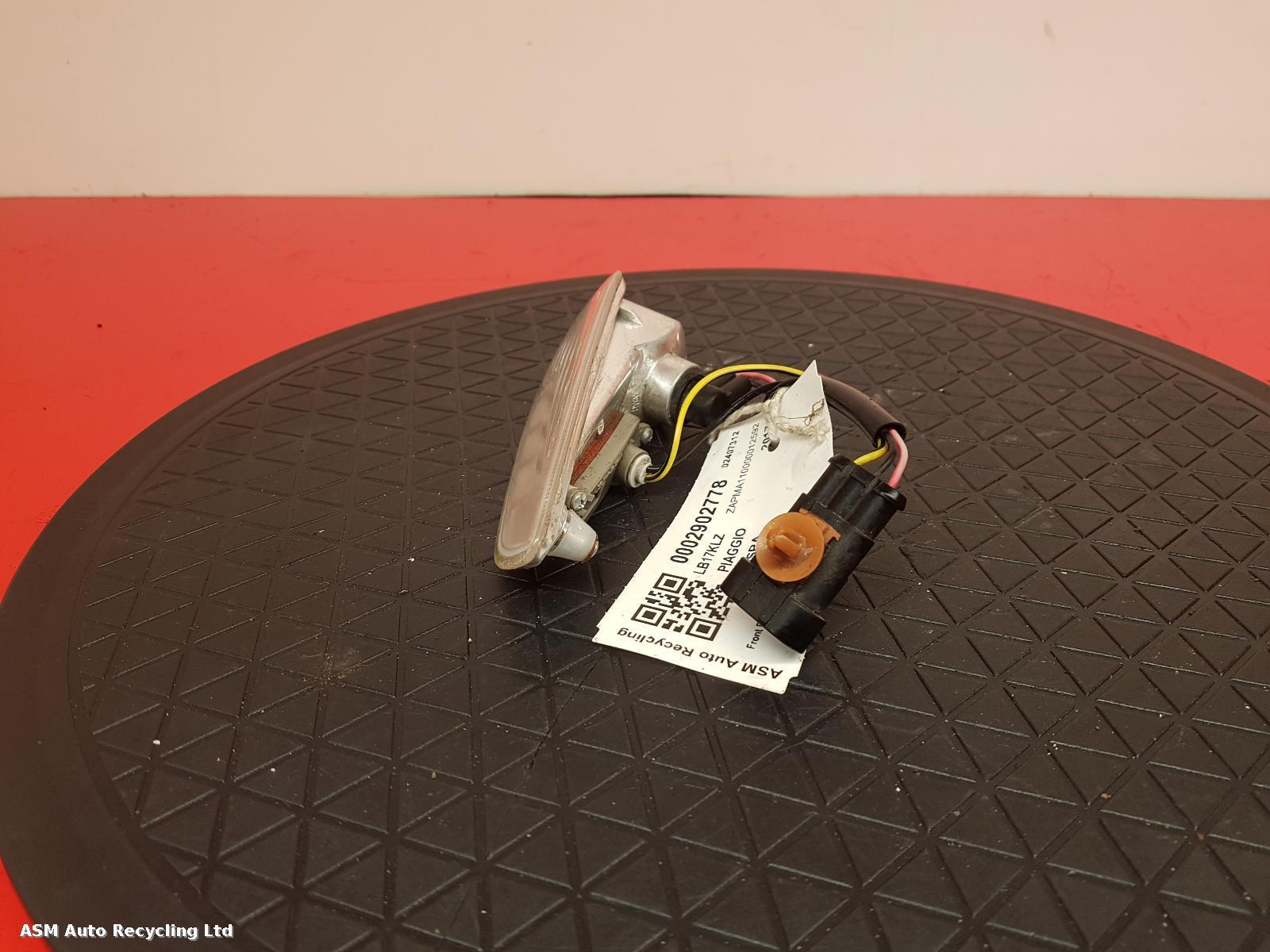 View Auto part R Indicator Light Piaggio Vespa 2017