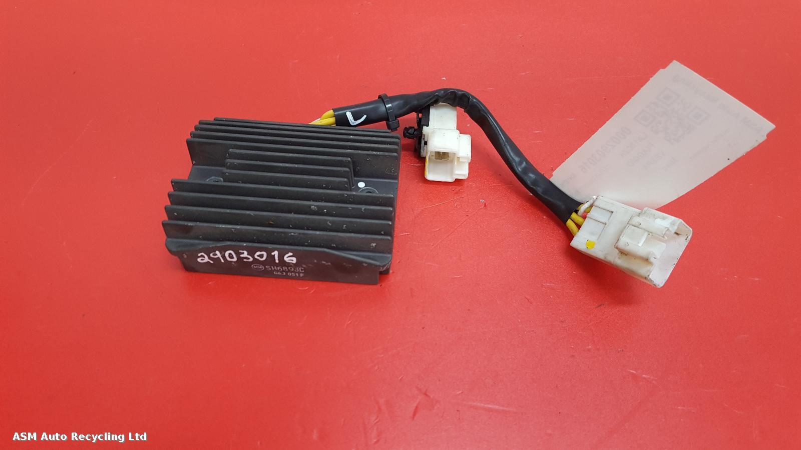 View Auto part Regulator/Rectifier Piaggio Vespa 2017