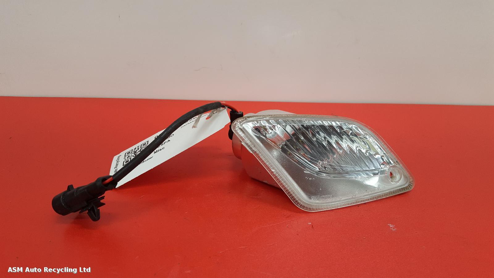 View Auto part R Indicator Light Piaggio Vespa 2017