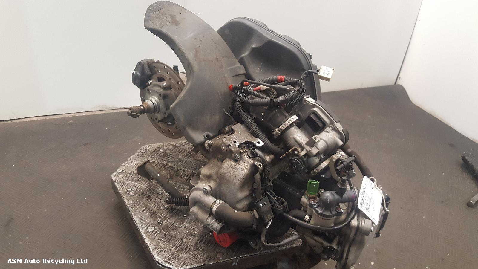 View Auto part Engine Piaggio Vespa Gts 125 2004