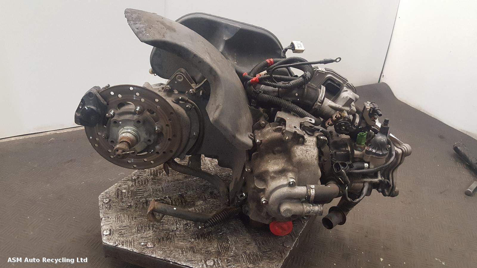 View Auto part Engine Piaggio Vespa Gts 125 2004