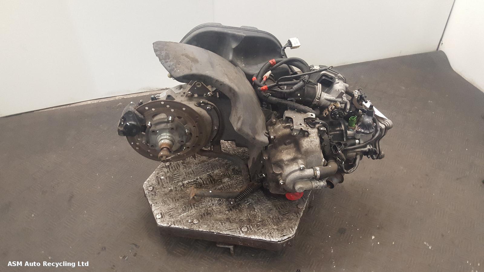 View Auto part Engine Piaggio Vespa Gts 125 2004