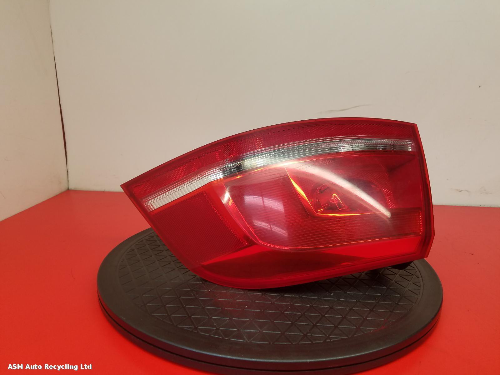 View Auto part R Taillight Volkswagen Passat 2012