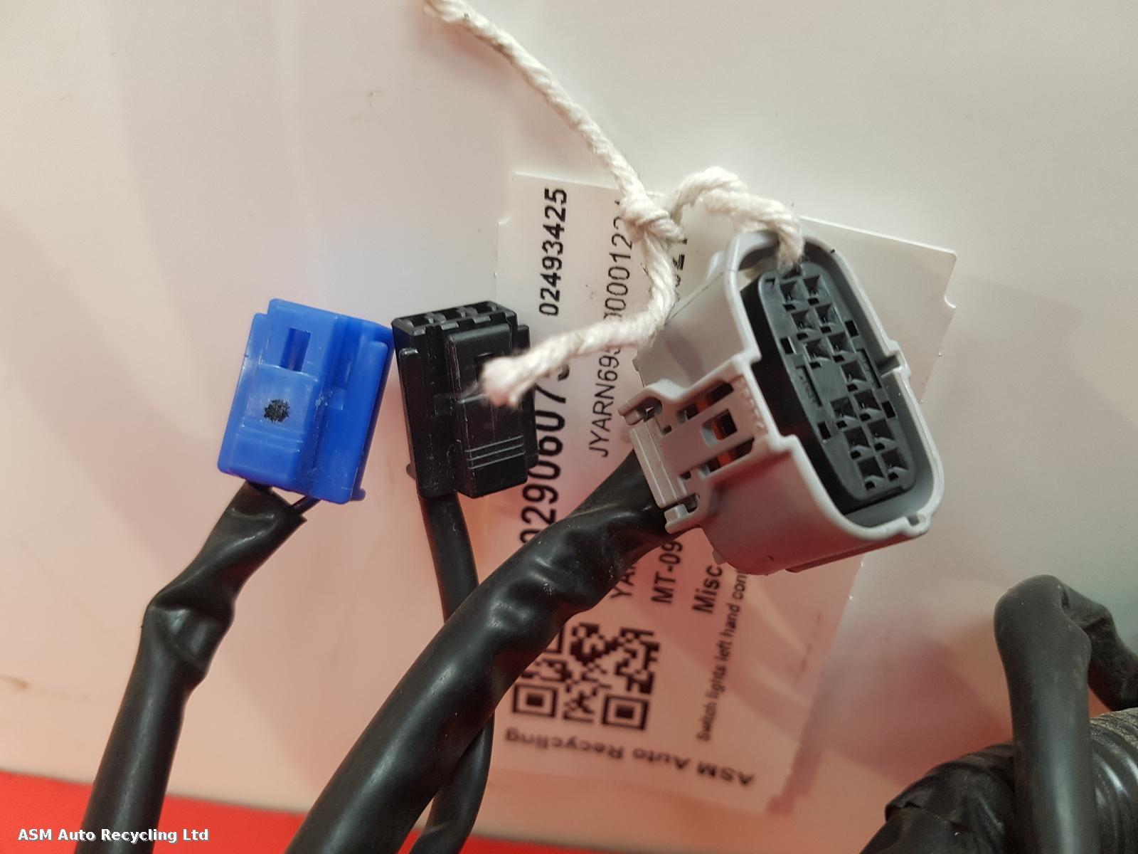 View Auto part LH Switch Gear Yamaha Mt-09 Sp 2021