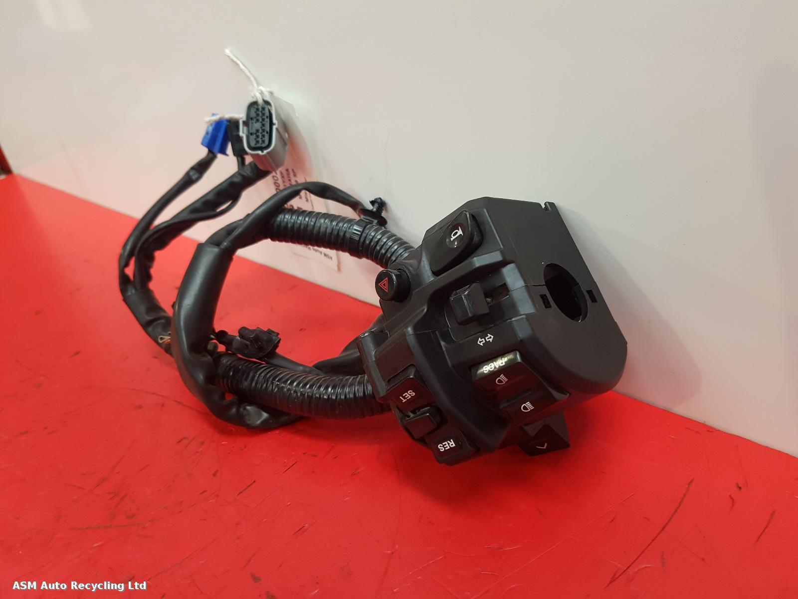 View Auto part LH Switch Gear Yamaha Mt-09 Sp 2021