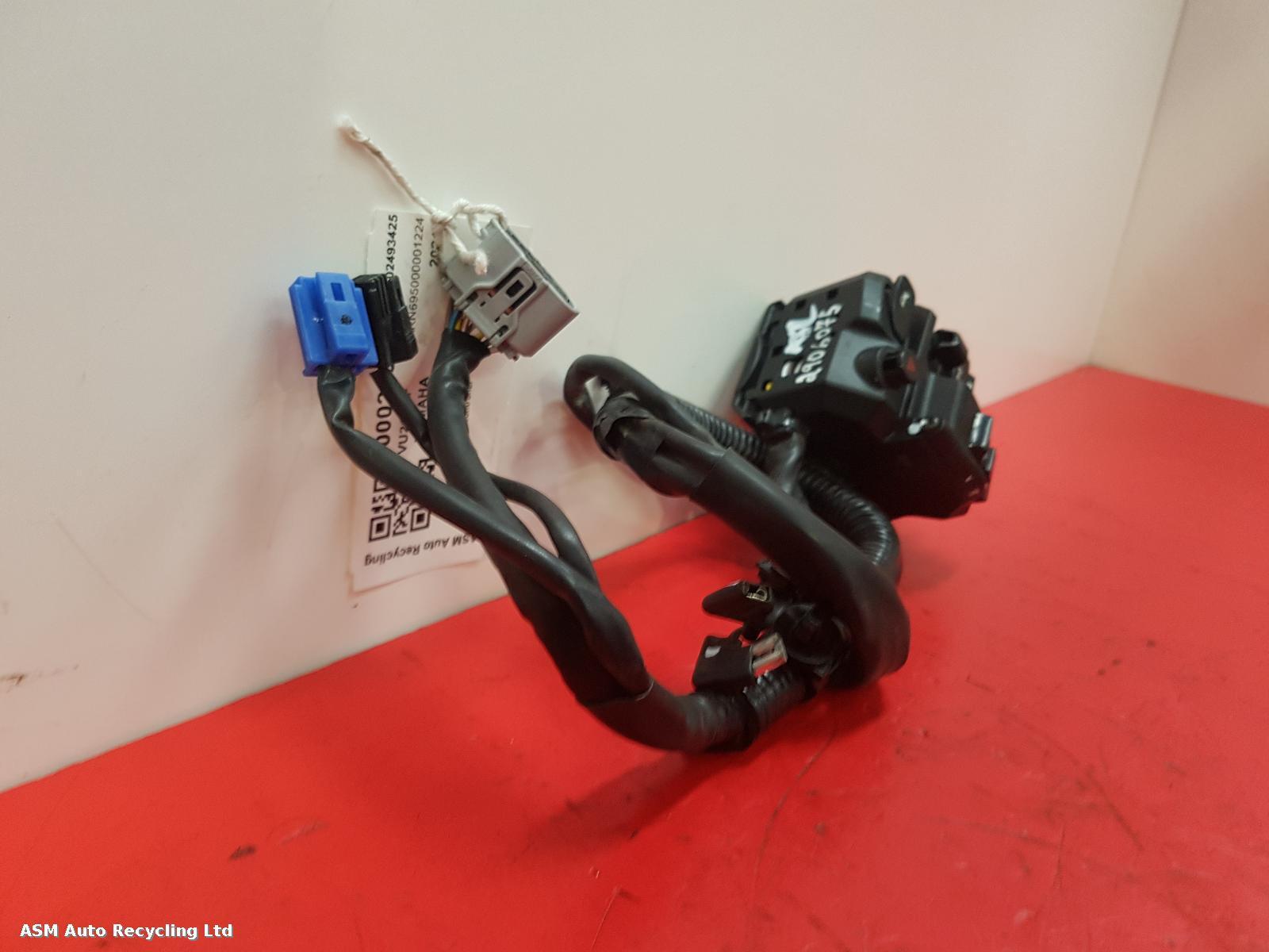 View Auto part LH Switch Gear Yamaha Mt-09 Sp 2021